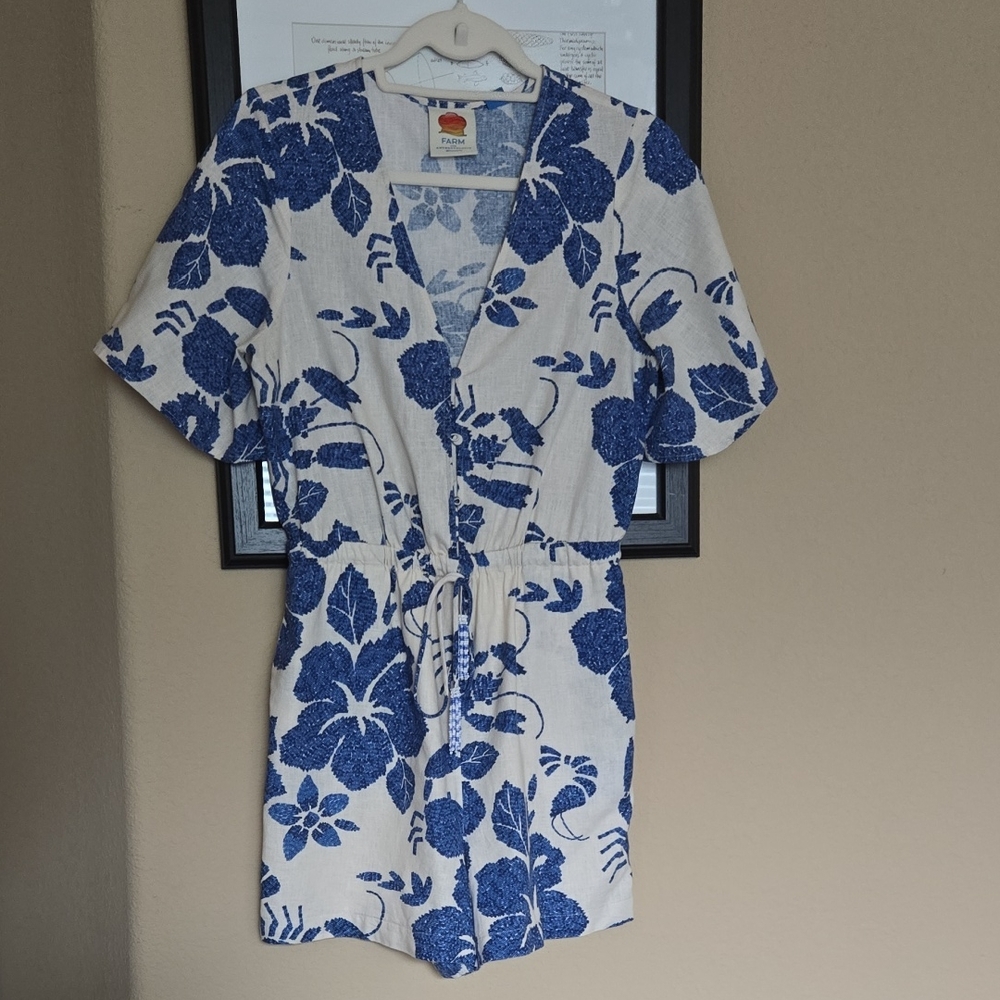FARM Rio Anthropologie Breezy Tropical Floral Romper Blue / Cream Motif EUC - S - Picture 4 of 11